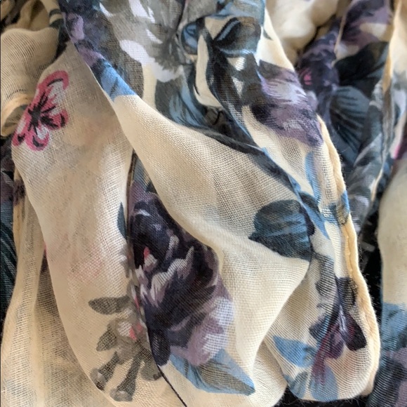 Scarf - Picture 2 of 3